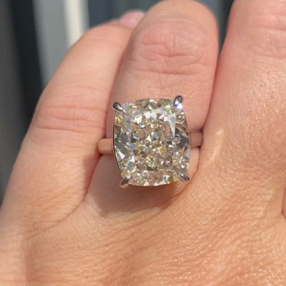 7 carat size 6 rhodium plated ring - Picture 3 of 10